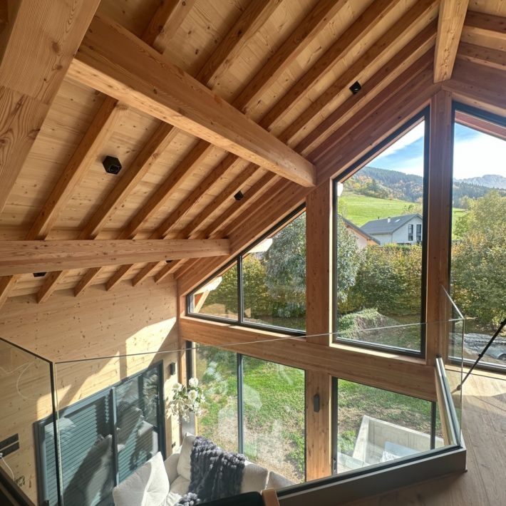 Charpente apparente intérieur maison ossature bois - Villard de Lans